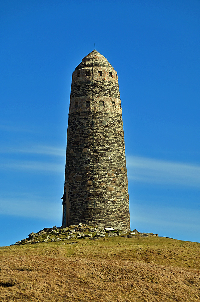 Picture of the American Monument, a stone tower memorial